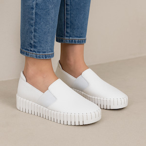 White Sneakers: DJANGO & JULIETTE BECCA WHITE