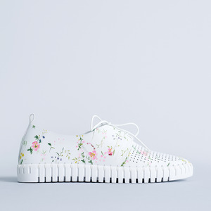 White Sneakers: DJANGO & JULIETTE HUSTON WHITE BOUQUET