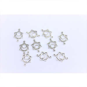 Z2. Silver Flower Connector Charm