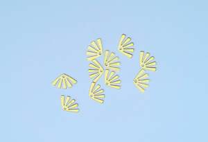 Novelty Charms: Brass Mini Fan Charm - 10 pcs, 2 colours