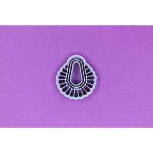 20. Decorative Scalloped Round Cutter with Cutout