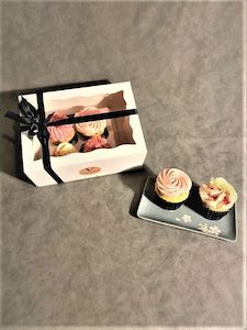 Vanilla Cupcakes Gift Box 4pcs. – village blooms