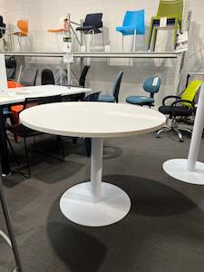 Sale Desks: Ex Demo  -Round Meeting Table 1000 dia  - White Top