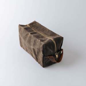 bathroom pouch: Waxed Canvas Dopp Kit