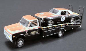 ACME GL51164 Smokey's 1967 Chevy C30 Ramp Truck & #13 1967 Smokey Yunick Tr&hellip;