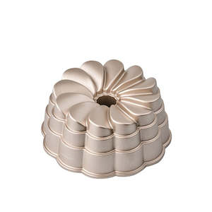 Bakemaster Petal Bundt Pan