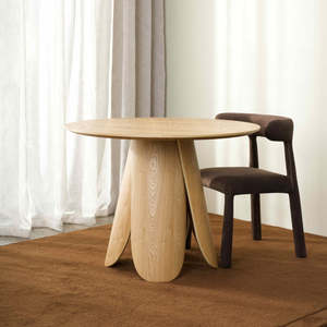 Petal Round Dining Table (Natural)