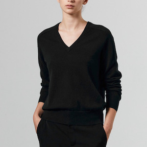 Laing Home: Laing Home / Amy Cashmere V-Neck / Black