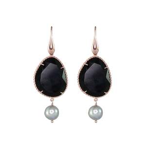 Jewellery: Black Agate with Silver Pearl Earring