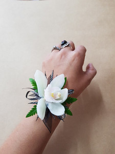 Products: BOY & GIRL Wrist Spray & Button Hole CountryGardenFlowers