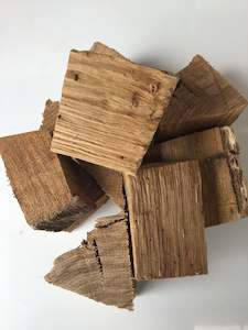 Wood Chunks: Oak European Kiln Dried Debarked Chunks