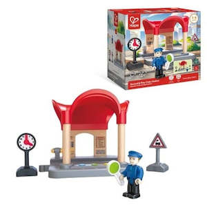 Wooden Trains: Hape Record Railway Station
