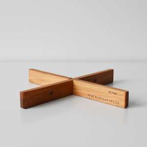 Jude Raffills Design: Rimu Pot Stand