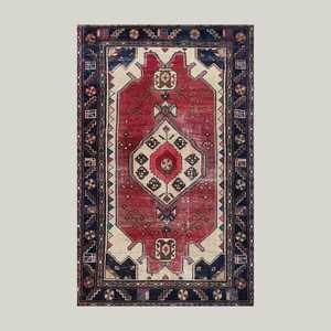 Hand Knotted Vintage Persian Shirazi Rug | 178 x 107cm