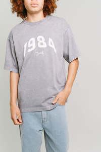 Box Fit: CRATE 1984 VARSITY BOX FIT T-SHIRT