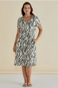 Betty Basics: BETTY BASICS ELWOOD DRESS - OLIVE GEOMETRIC - BB8390-OGP