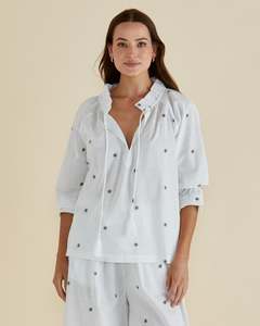 BETTY BASICS CHARLI BLOUSE - BLACK FLORAL PRINT