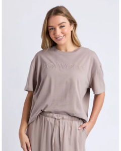 Foxwood: FOXWOOD SIMPLIFIED TEE - BROWN