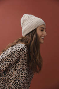 EB & IVE CALISTA BEANIE - DUNE