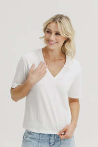 Home Lee: HOME-LEE V NECK TEE - VANILLA