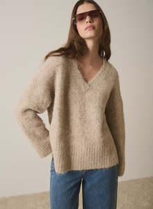 ESMAEE WHISPER V NECK SWEATER - OATMEAL