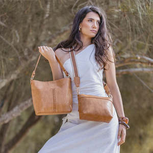 BLACK CAVIAR MELODY CROSSBODY BAG - TAN