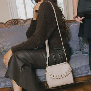 BLACK CAVIAR LUA PLAIT HANDBAG - OATMEAL