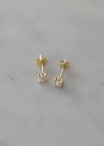 Sophie: Earring | Mini Pearl Studs (Gold)
