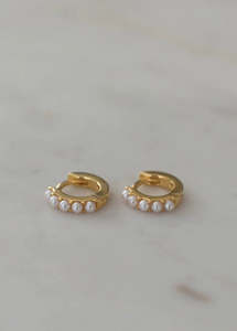 Sophie: Earrings | Mini Pearl Huggies (Gold)