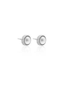 Silk And Steel: Earring | Radiant Pearl Studs (Silver/Pearl)