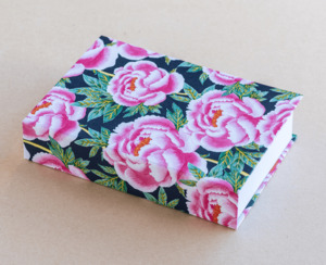 Products: jotter pad – contemporary roses – black