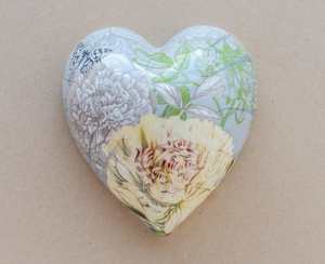 large heart – grey – cream rose