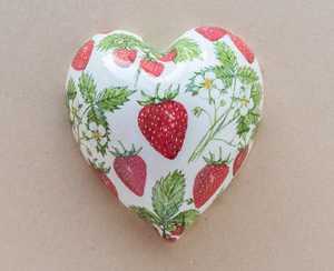 Products: large heart – strawberries
