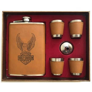 Mancave: Harley Davidson Hip Flask Set