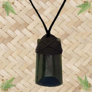 Greenstone Necklaces Pendants: NZ Greenstone Toki Pendant - 40mm
