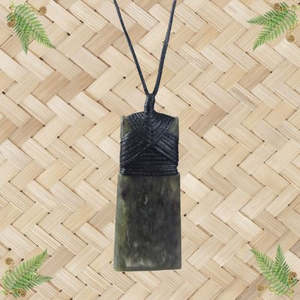New Zealand Jewellery: NZ Greenstone Toki Pendant - 51mm
