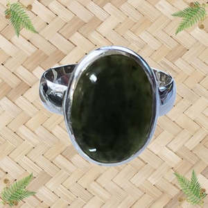 New Zealand Jewellery: NZ Greenstone and Silver Oval 18mm Ring - Large