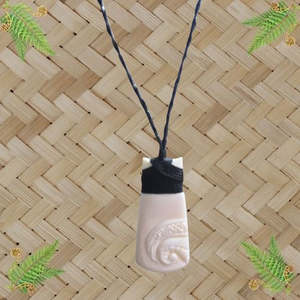Bone Jewellery: Bone Engraved Koru Toki Pendant - 52mm