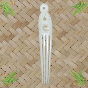 Bone Jewellery: Bone Heru Twist Koru 4 Prong - 170mm