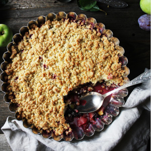 Heat Eat: Plum and Apple Crumble