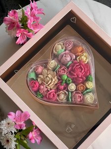 Hand made edible marshmallow flowers “LOVE” (large) - Crispy Eatery