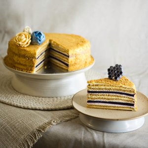 Blueberry Honey Cake - Crispy Eatery