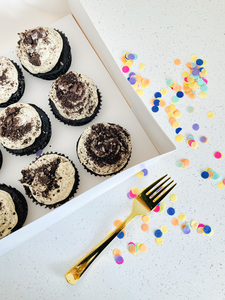 Cookies and Cream Cupcake Kit crumbs & confetti