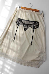 Garter Slip Skirt 007