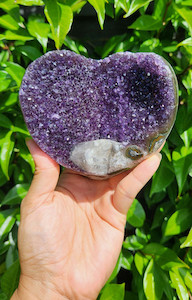 Products: Amethyst geod large heart high-quality CrystaLandnz