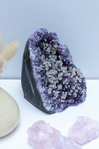 Products: Amethyst clusters with Calcite formation freeform CrystaLandnz