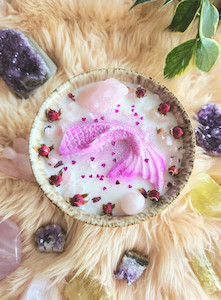 Crystals infused coco candle (I am love) CrystaLandnz