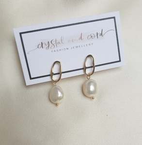 Hoop Heaven: Julia - freshwater pearls drop and gold-tone oval hoop earrings SML