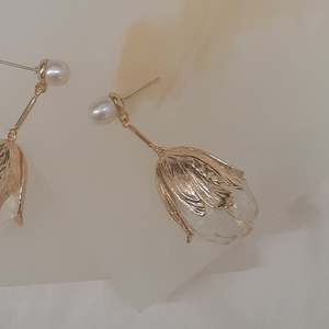 Champagne Ice: Susannah - glass faceted crystal clear teardrop and gold tone stud earrings