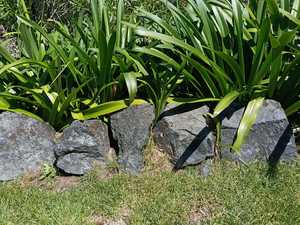 Retaining Walls: Garden Edging Rocks Quarter Cubic Metre Bulk Bag